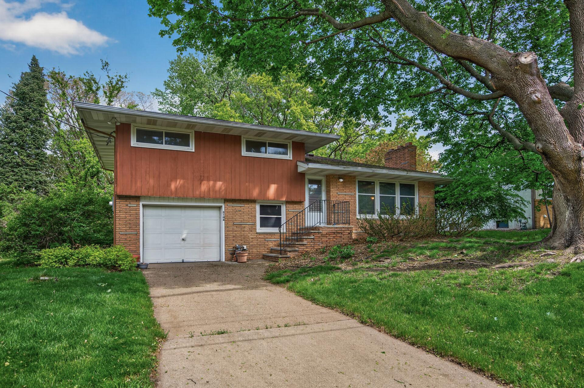 3104 Mildred Drive Roseville MN 55113