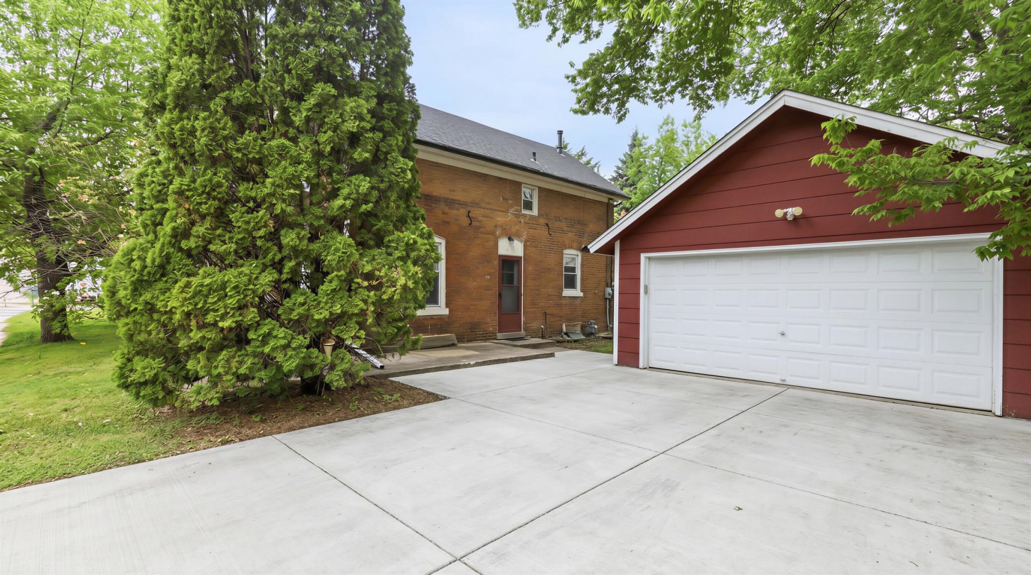 411 2nd Avenue E Shakopee MN 55379