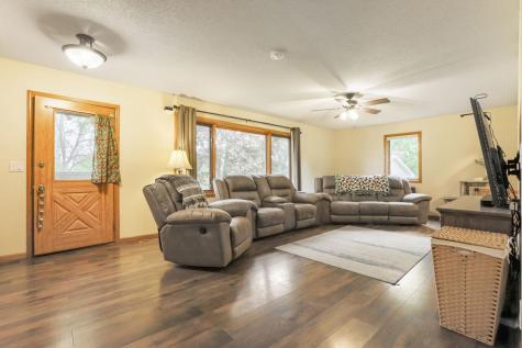 13545 Andrews Avenue Lindstrom MN 55045