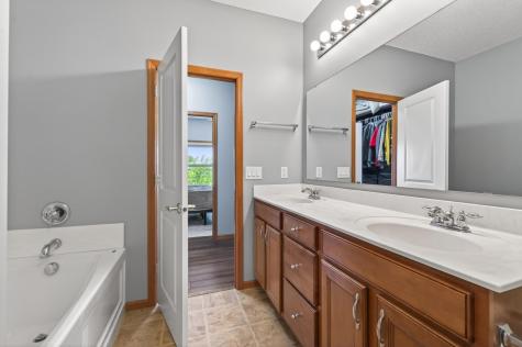 1236 Vernon Drive Carver MN 55315