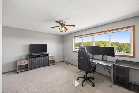 1236 Vernon Drive Carver MN 55315