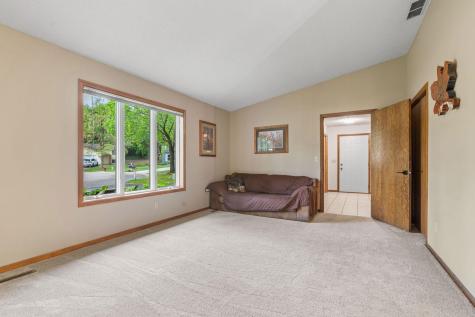 9069 Jeffery Avenue S Cottage Grove MN 55016