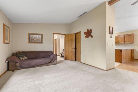 9069 Jeffery Avenue S Cottage Grove MN 55016