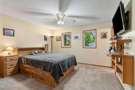 9069 Jeffery Avenue S Cottage Grove MN 55016