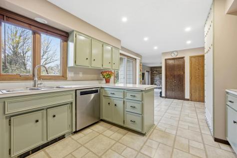 21 35th Avenue NE Fargo ND 58102