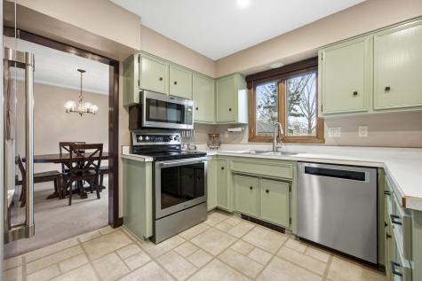 21 35th Avenue NE Fargo ND 58102