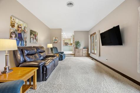 21 35th Avenue NE Fargo ND 58102