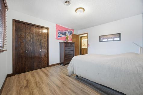 21 35th Avenue NE Fargo ND 58102