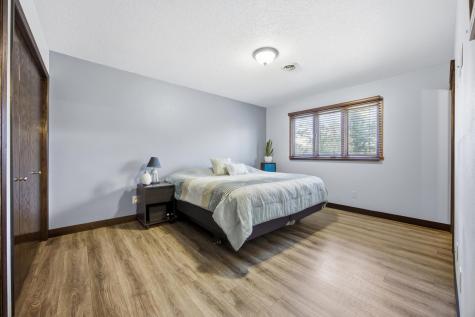 21 35th Avenue NE Fargo ND 58102