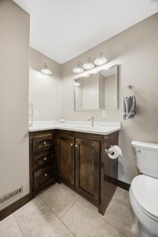 21 35th Avenue NE Fargo ND 58102