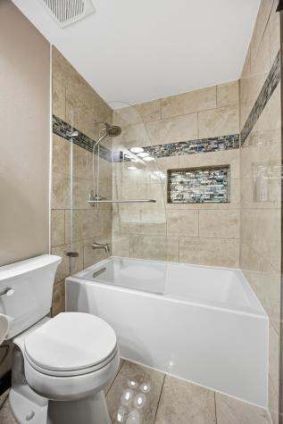 21 35th Avenue NE Fargo ND 58102