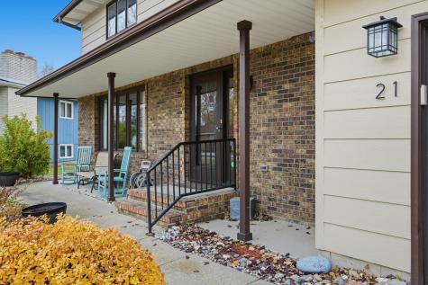 21 35th Avenue NE Fargo ND 58102