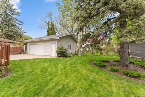 2905 Townview Avenue NE Saint Anthony MN 55418