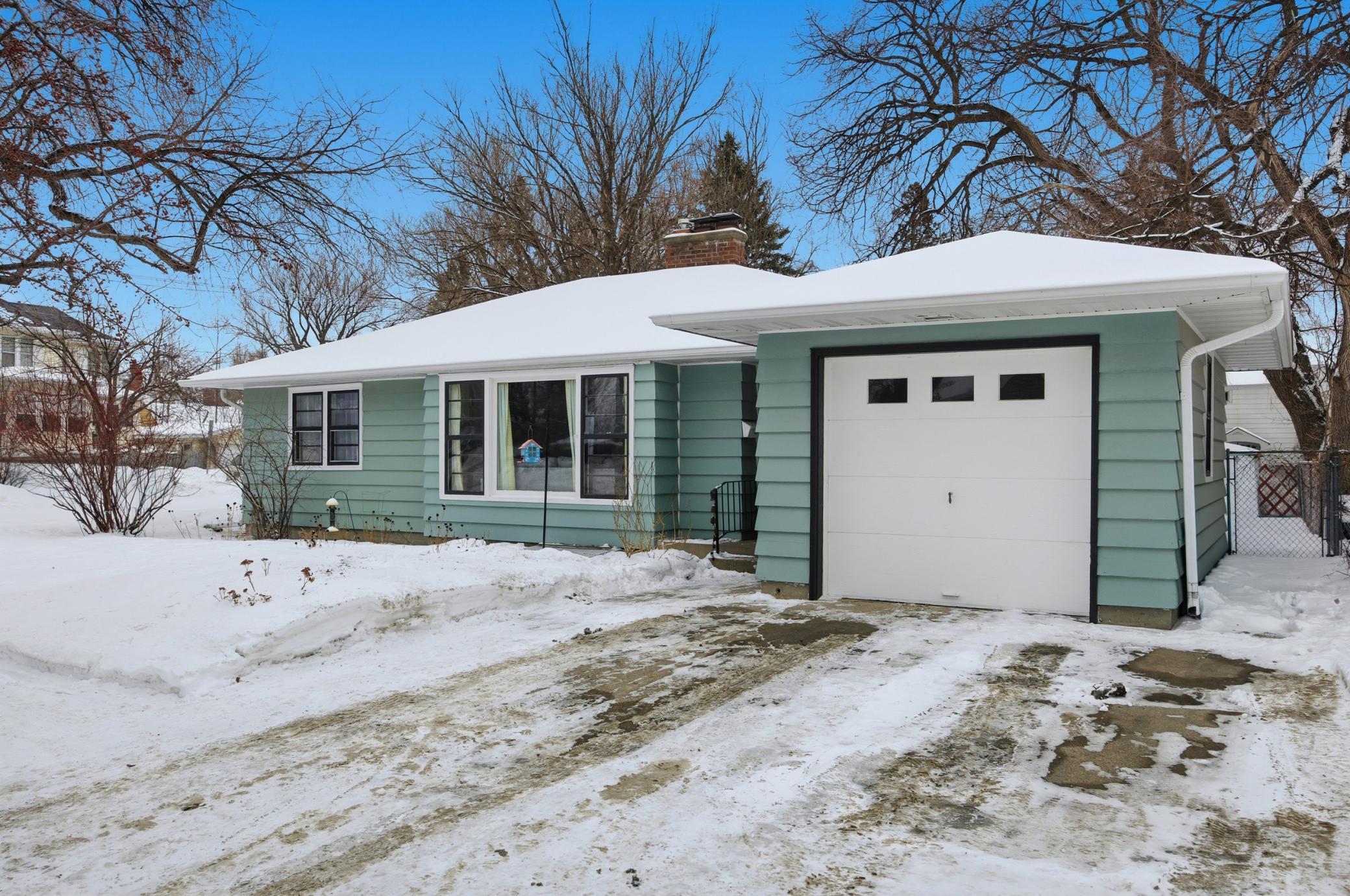 602 4th Street S Moorhead MN 56560