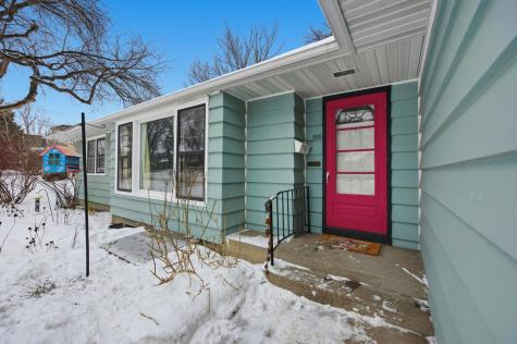 602 4th Street S Moorhead MN 56560