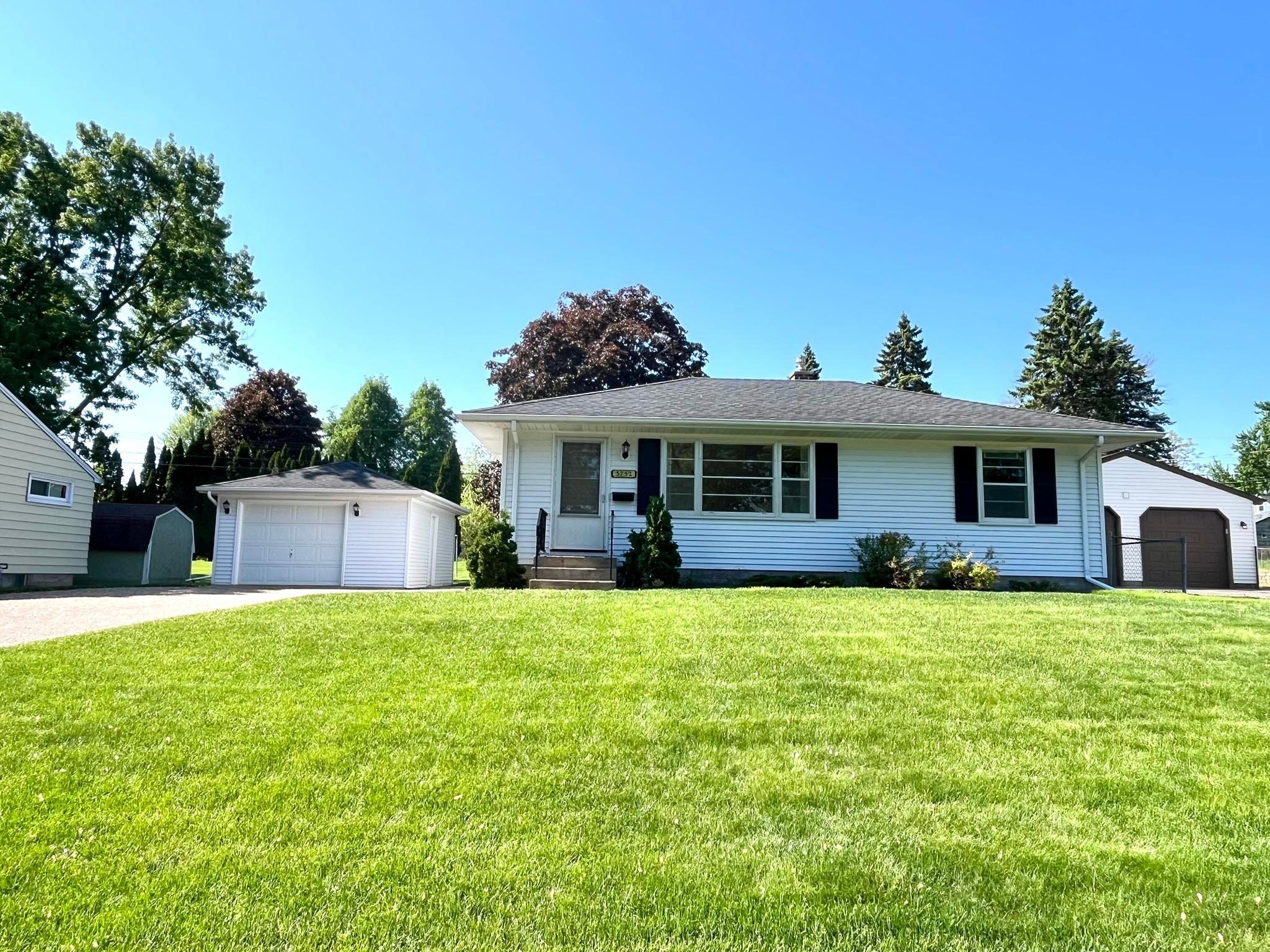 3752 Upper 73rd Street E Inver Grove Heights MN 55076