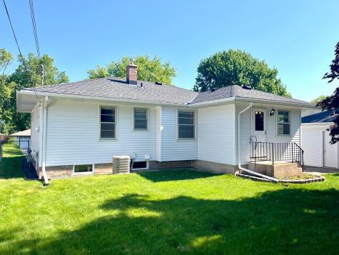 3752 Upper 73rd Street E Inver Grove Heights MN 55076