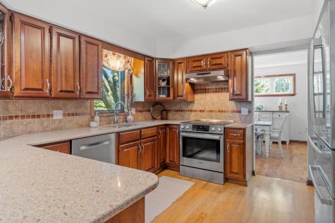 10710 36th Place N Plymouth MN 55441