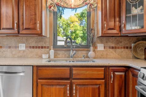 10710 36th Place N Plymouth MN 55441