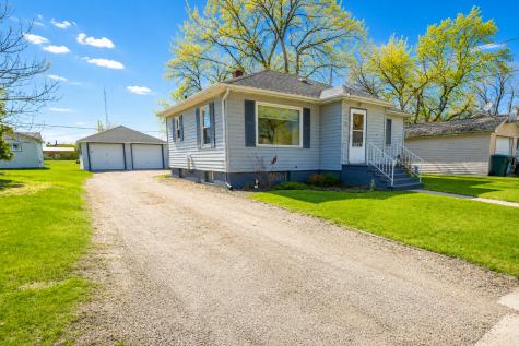 15 2nd Street SE Hillsboro ND 58045