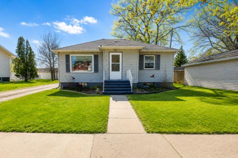 15 2nd Street SE Hillsboro ND 58045
