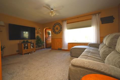15 2nd Street SE Hillsboro ND 58045