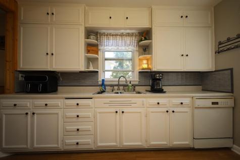 15 2nd Street SE Hillsboro ND 58045