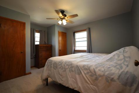 15 2nd Street SE Hillsboro ND 58045