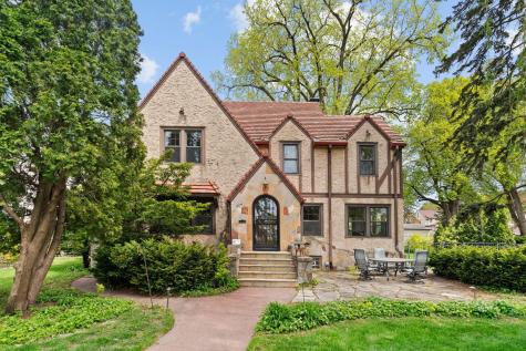 504 Mississippi River Boulevard S Saint Paul MN 55116