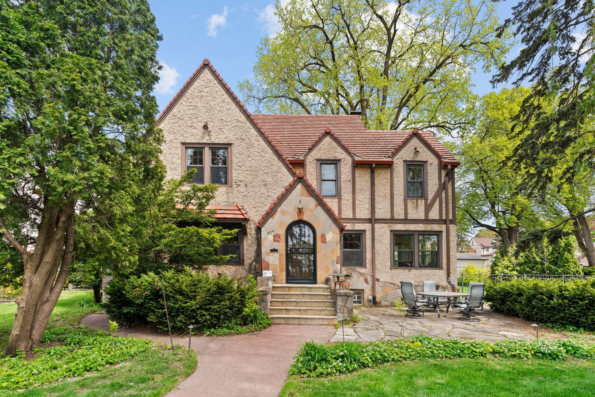 504 Mississippi River Boulevard S Saint Paul MN 55116