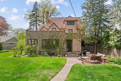 504 Mississippi River Boulevard S Saint Paul MN 55116