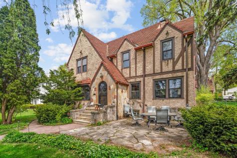 504 Mississippi River Boulevard S Saint Paul MN 55116