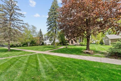 504 Mississippi River Boulevard S Saint Paul MN 55116