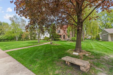 504 Mississippi River Boulevard S Saint Paul MN 55116