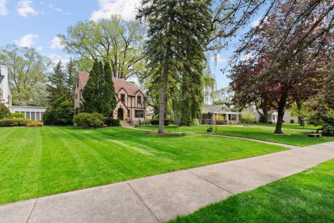 504 Mississippi River Boulevard S Saint Paul MN 55116