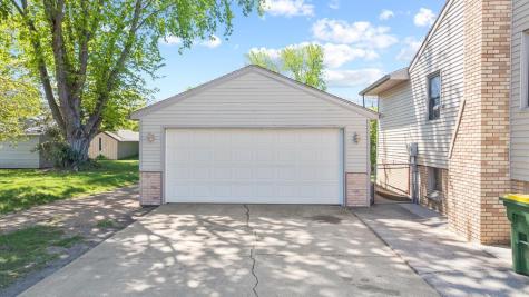 400 E Southview Drive Marshall MN 56258