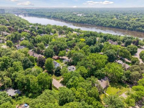 31X Stonebridge Boulevard Saint Paul MN 55105