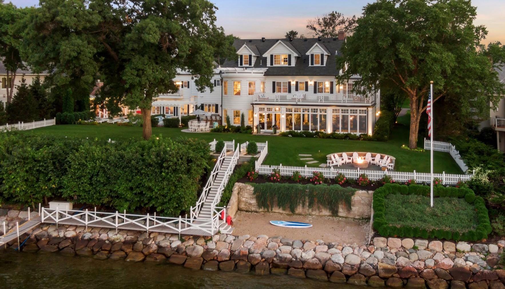 20100 Lakeview Avenue Deephaven MN 55331