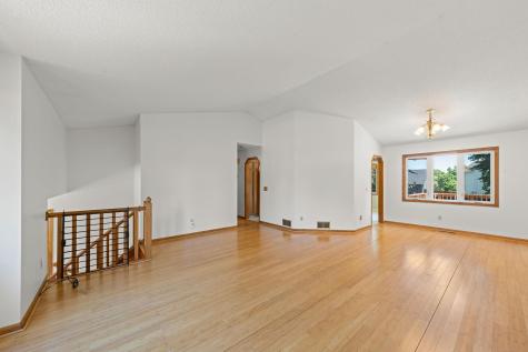 17446 Goldenview Avenue Lakeville MN 55044