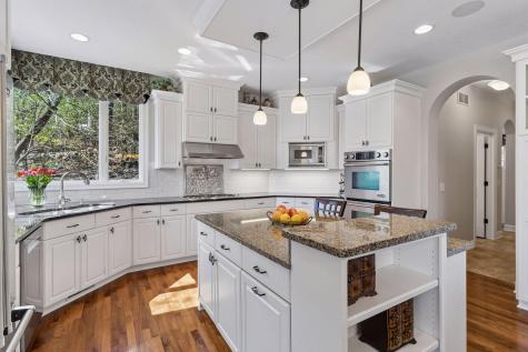 1750 Lucy Ridge Court Chanhassen MN 55317