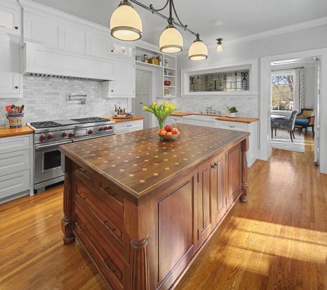 2400 W Lake Of The Isles Parkway Minneapolis MN 55405