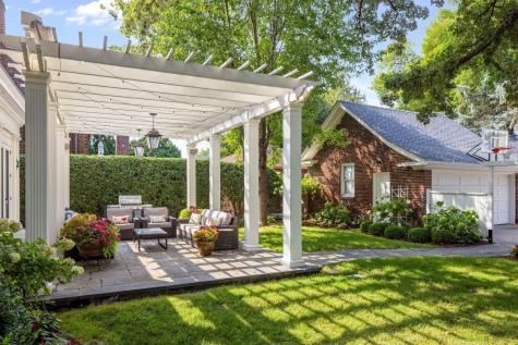 2400 W Lake Of The Isles Parkway Minneapolis MN 55405