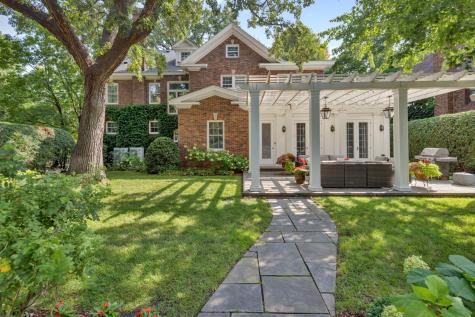 2400 W Lake Of The Isles Parkway Minneapolis MN 55405