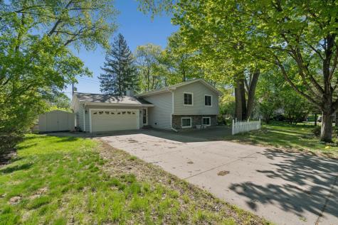 75 Pleasant Lane E Excelsior MN 55331