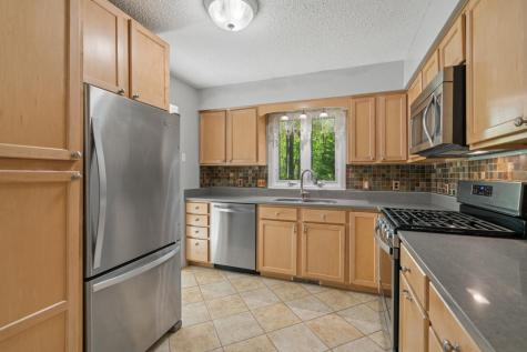 75 Pleasant Lane E Excelsior MN 55331