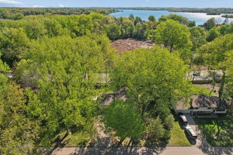 75 Pleasant Lane E Excelsior MN 55331
