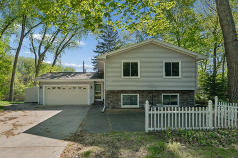 75 Pleasant Lane E Excelsior MN 55331