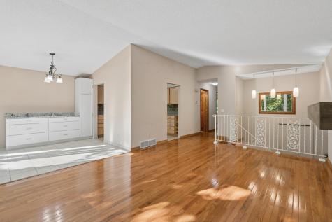 75 Pleasant Lane E Excelsior MN 55331