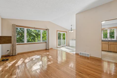 75 Pleasant Lane E Excelsior MN 55331