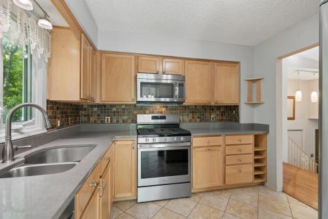75 Pleasant Lane E Excelsior MN 55331